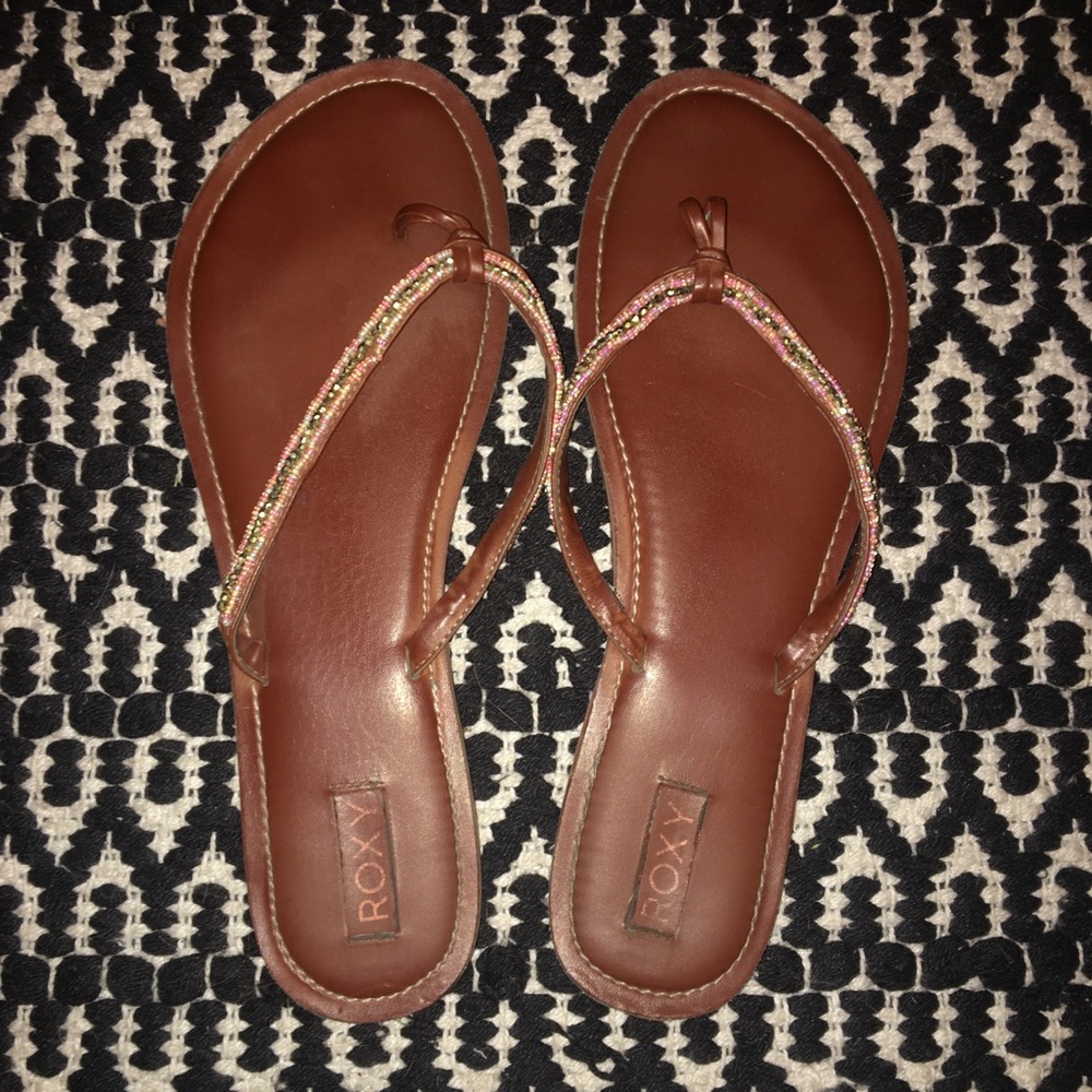 Roxy flip flops.